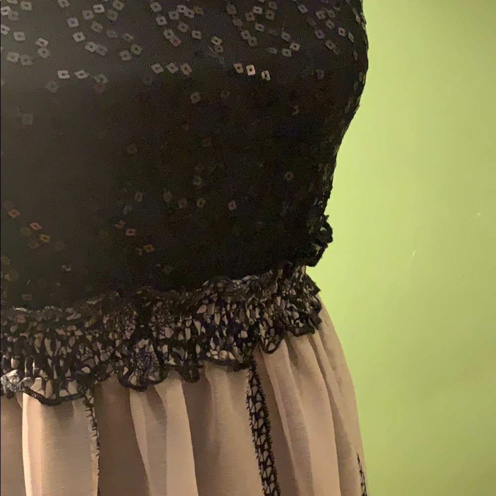 Amazing Dress - Picture 3 of 8